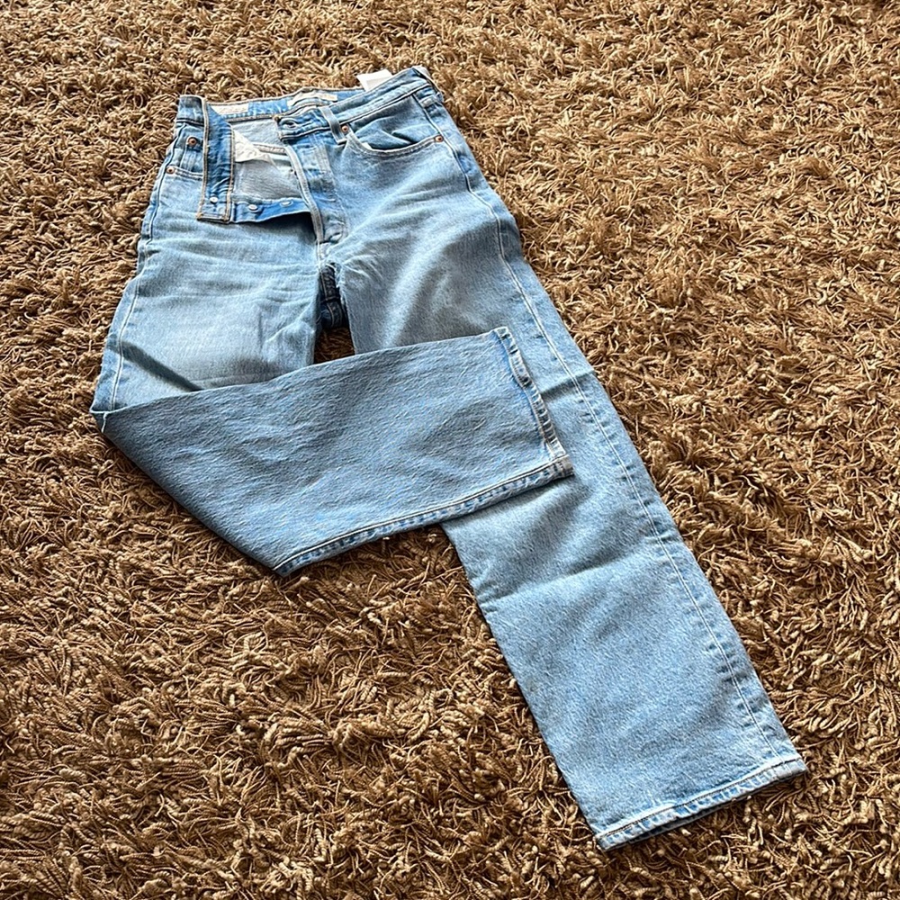 New no tag Levi’s rib cage Jean 26